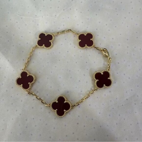 Van Cleef & Arpels Alhambra 5-Motif Carnelian 18 Karat Yellow Gold Bracelet - Picture 8 of 8